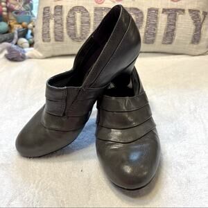 Life Stride Active Wear Gamut Slip On Heels Women's Size 7 WIDE in Gray